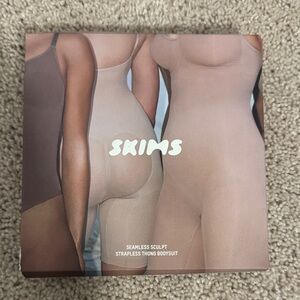 SKIMS Seamless Sculpt Strapless Thong Bodysuit - Clay